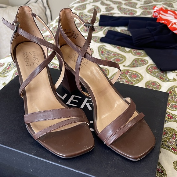 Naturalizer Tiff Mocha Sandal - 7M - Picture 3 of 14